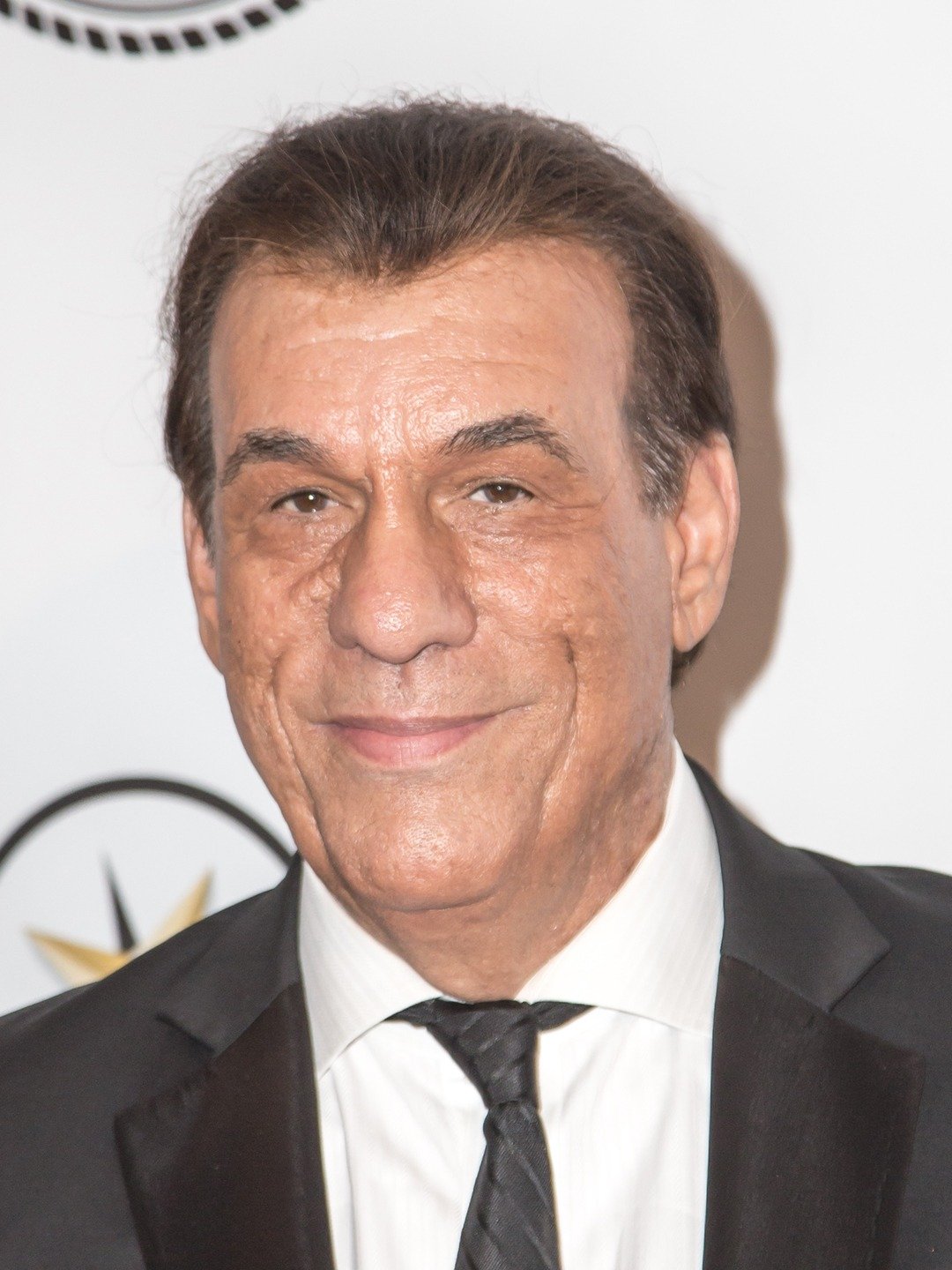 How tall is Robert Davi?